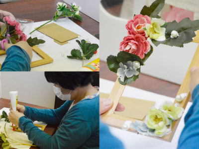 8月の美会は、フォトフレームやアルファベットオブジェに造花などでデコレーションをしました。